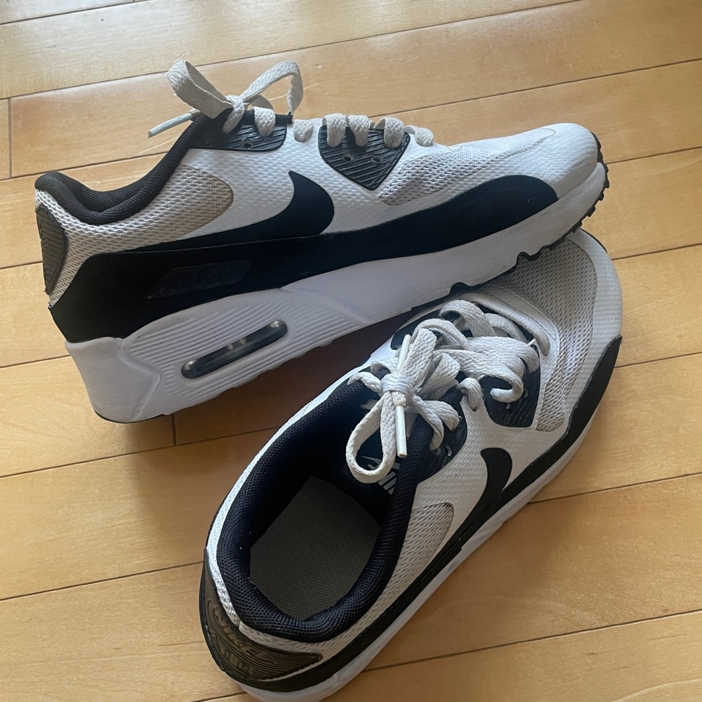 Nike Air Max Black and White Sneakers - size 5
